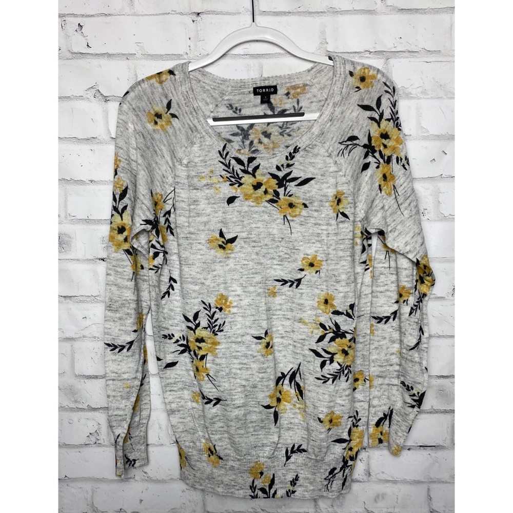 Torrid Gray floral sweater size 1 (14/16)